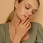 14K Solid Gold Garnet Chain Ring - Image 3